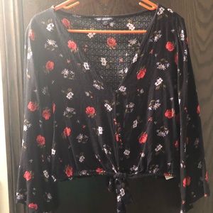 American Eagle tie crop shirt